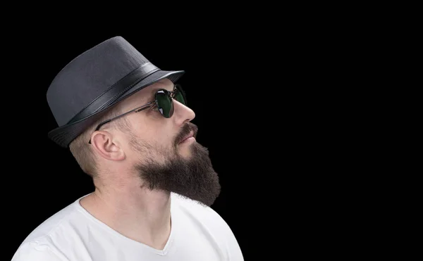 Silhouette eines jungen selbstbewussten gutaussehenden bärtigen Mannes Hipster in ha — Stockfoto