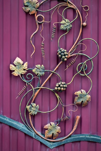 Bouquet de raisin forgé. éléments en fer forgé ornés de métal ga — Photo