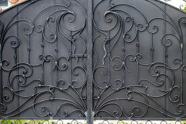 Portes en fer forgé, forgeage ornemental, éléments forgés close-up — Photo