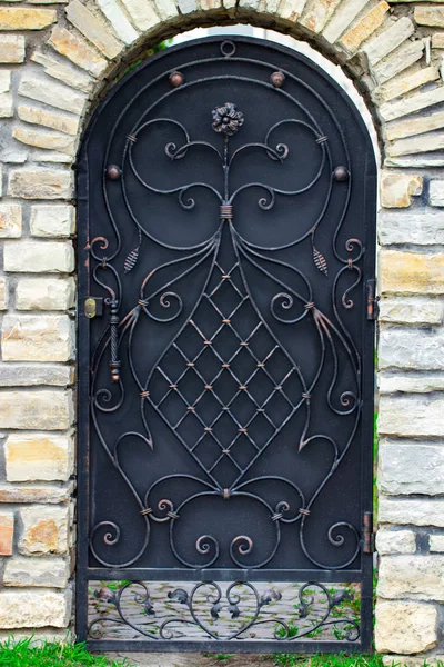 süslü Ferforje elemanları ile dekorasyon kapı, yakın çekim