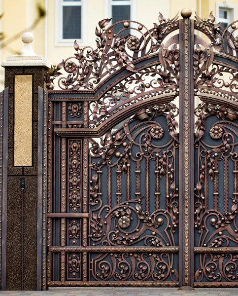 Wrought-iron gates, ornamental forging, forged elements close-up — Stock Photo, Image