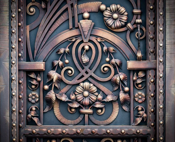 Wrought-iron gates, ornamental forging, forged elements close-up — Stock Photo, Image