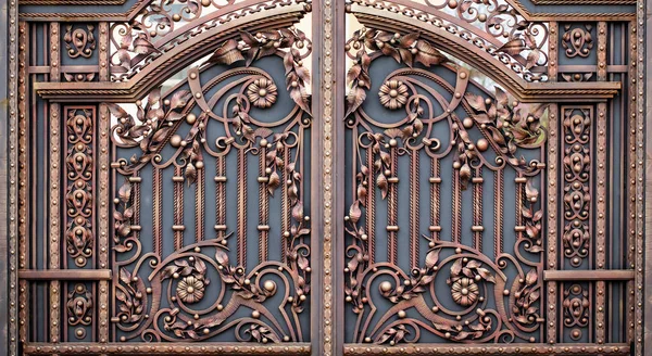 Wrought-iron gates, ornamental forging, forged elements close-up — Stock Photo, Image