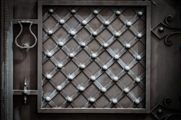 O fragmento de produtos metálicos forjados. close-up — Fotografia de Stock