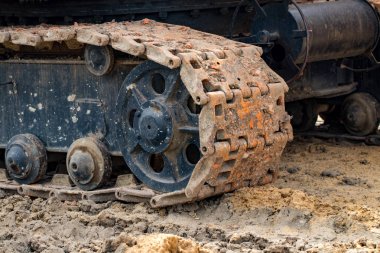 Paletli ekskavatör inşaat yol iş. Çelikten whee yakın çekim