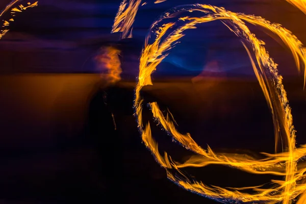 スイング火のダンスのショーを火災火災のダンサー ショー ダンス男ジョグリン — ストック写真
