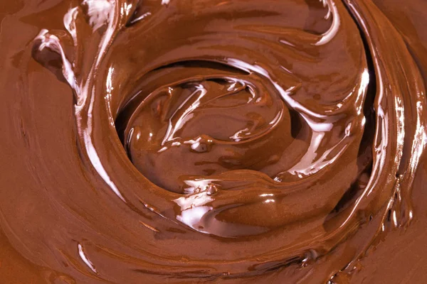 Chokladkonsistens. Flytande choklad närbild.Texturerad mörk choklad — Stockfoto