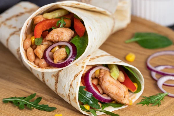 Burritos wraps with chicken and vegetables on dark background. M — Stock Photo, Image