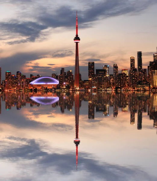Gün batımında, Ontario, Kanada Toronto manzarası