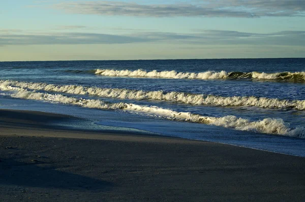 Crashing waves at sunrise gulf of mexico — Stock Photo, Image