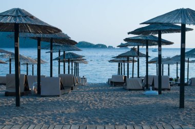 Budva akşam plaj manzarası