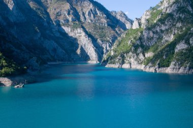 dağlarda su deposu