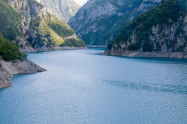 dağlarda su deposu