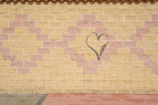 Srdce graffiti na stěně. — Stock fotografie