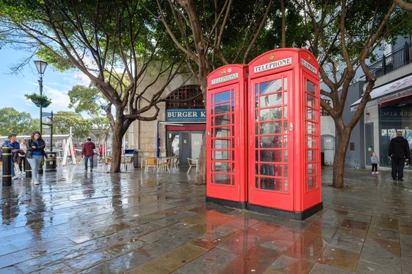 Gibralta İngiliz kırmızı telefon kutuları. 