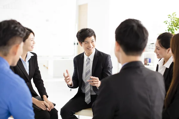 Business People Reunião de comunicação corporativa no escritório — Fotografia de Stock