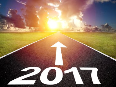 Bir boş yol ve mutlu yeni yıl 2017 kavram sürüş