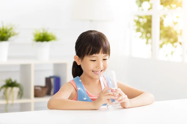 Happy Child drinking water from glass — Stock Photo, Image