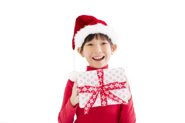 Noel hediyesi tutan mutlu küçük kız