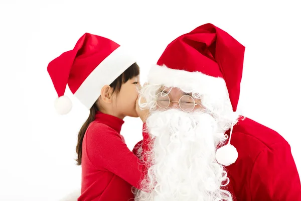 Szczęśliwa dziewczyna mówi życzeń do ucha Święty Mikołaj — Zdjęcie stockowe
