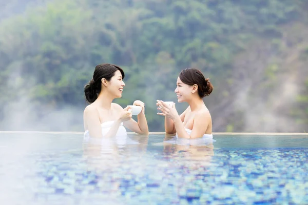 Happy young woman relaxing in  hot springs — Stock Photo, Image