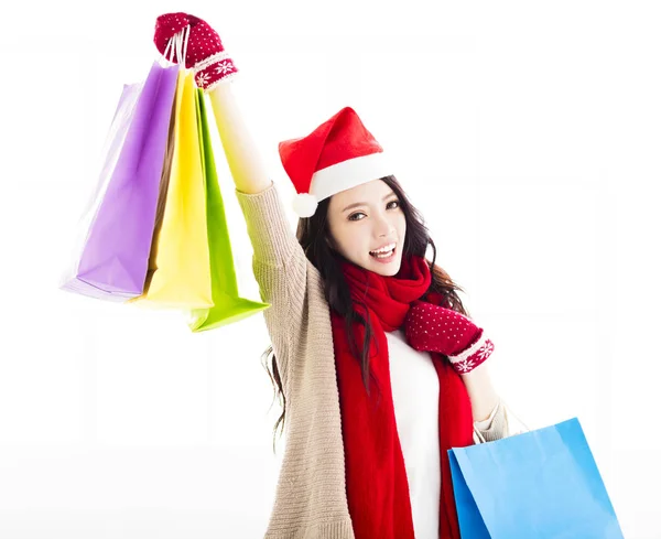Ευτυχισμένος νεαρή γυναίκα να απολαύσετε ψώνια των Χριστουγέννων — Φωτογραφία Αρχείου