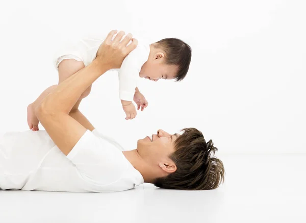 Giovane asiatico padre holding dolce bambino ragazzo — Foto Stock