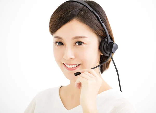 Sorrindo jovem empresária com fones de ouvido — Fotografia de Stock