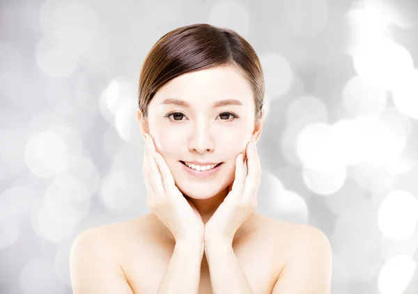 Closeup   young  woman face with blur background — Stock Photo, Image