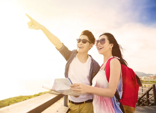 Happy young couple on vacation  and looking at view — Stock Photo, Image