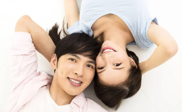 Retrato de pareja joven asiática relajada — Foto de Stock