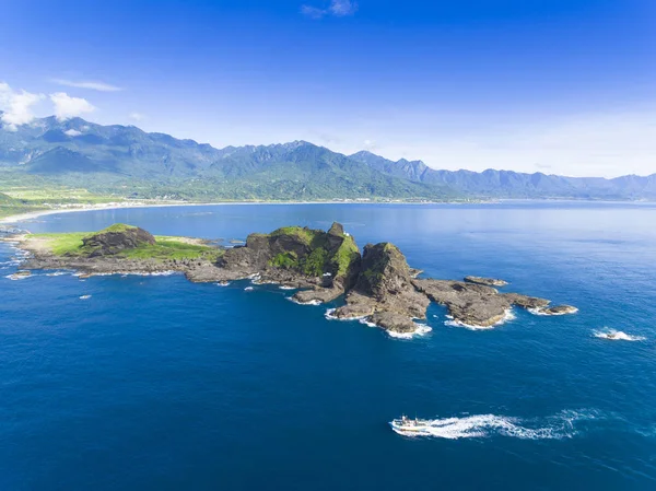 Пташиного польоту узбережжя Sansiantai в місті Taitung. Тайвань — стокове фото