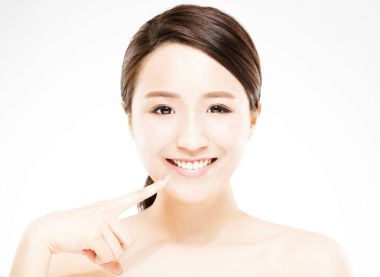 tatlı güzel genç kadın yüz diş ile