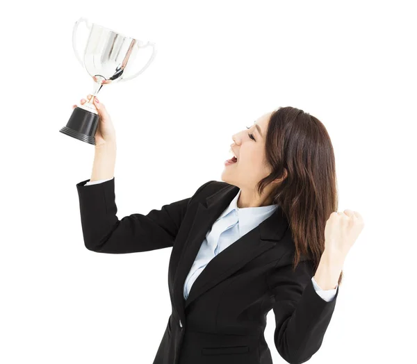 Feliz joven mujer de negocios mostrando trofeo — Foto de Stock