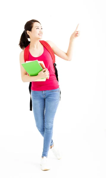 Estudiante universitario feliz sosteniendo libros y señalando — Foto de Stock