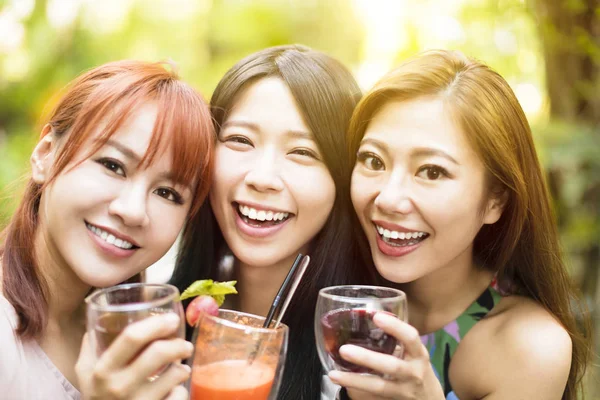 Group of young woman laughing in restaurant — Stock Photo, Image