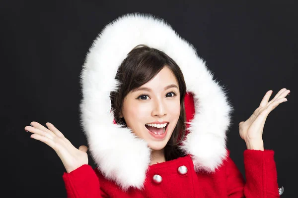 Boldog fiatal nő téli ruhákban — Stock Fotó