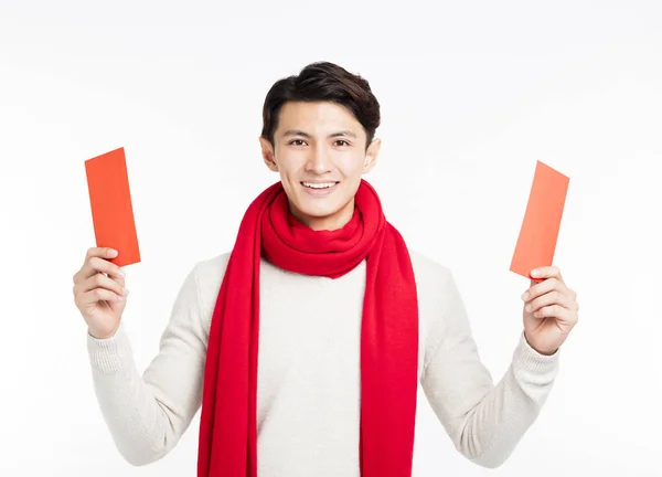 Sonriente asiático hombre mostrando el rojo sobre —  Fotos de Stock