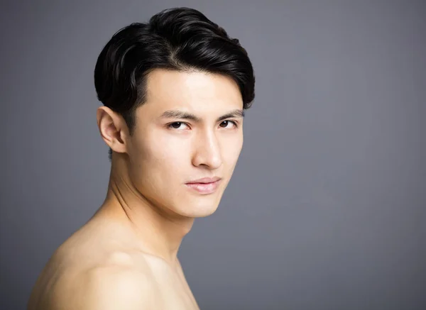 Gros plan asiatique beau les jeunes hommes visage — Photo