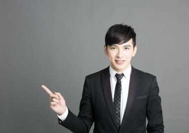 genç işadamı işaretleme kopya alanı