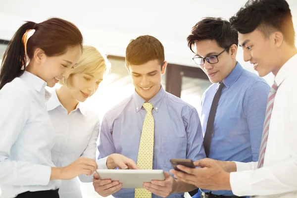 Jonge Business Groep Bespreken Plannen Vergadering — Stockfoto