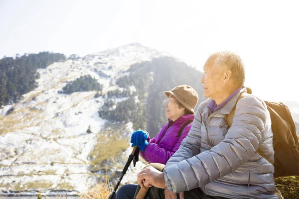 Happy Asian Senior Couple Hiking Mountaint — Stock Photo, Image