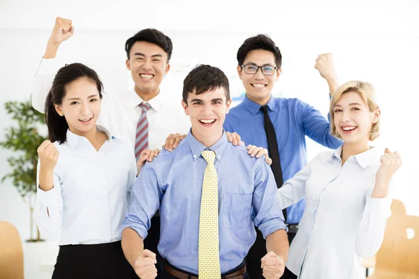 Щаслива Успішна Багатоетнічна Бізнес Команда — стокове фото