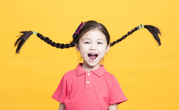 Primer Plano Retrato Linda Niña Divirtiéndose — Foto de Stock