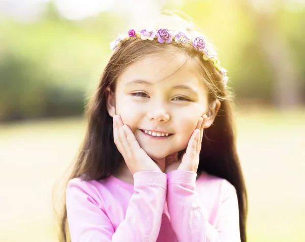 Retrato Bela Menina Sorridente — Fotografia de Stock