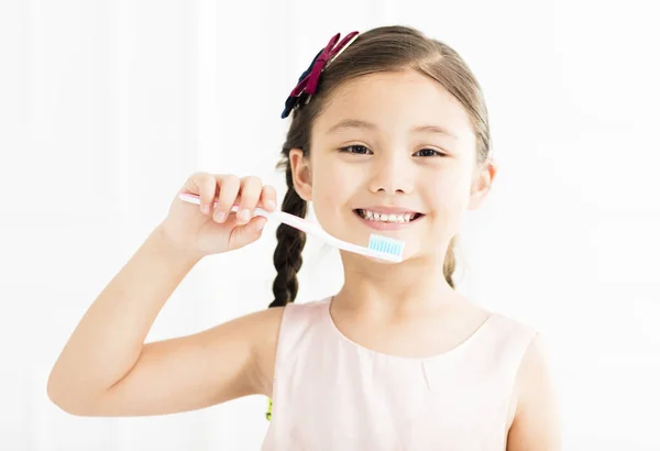 Menina Feliz Escovando Dentes — Fotografia de Stock