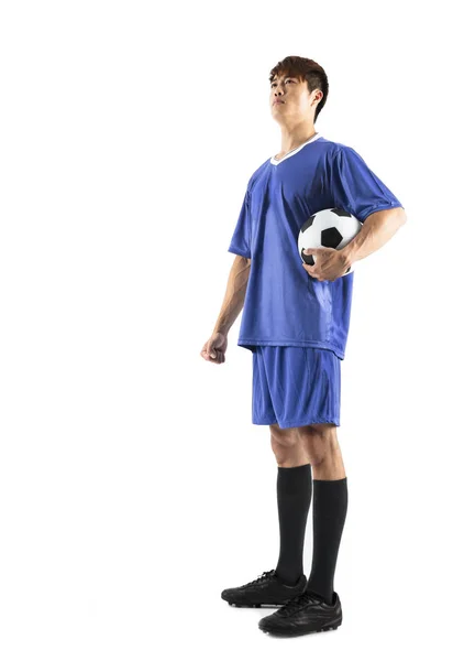 亚洲足球足球运动员站在青年男子 — 图库照片