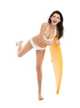 genç kadın bikini ve holding sörf tahtası