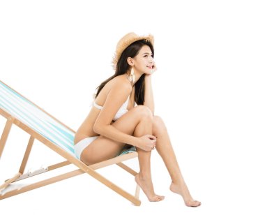 güzel genç kadın şezlong 