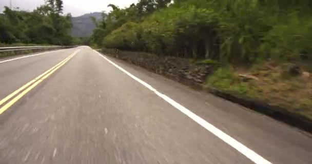 Conducción Coches Carretera Curva Montaña — Vídeo de stock